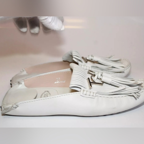 Tod's Italy Made 37 7 White Leather Tassel Driving Moccasins Flats Shoes - Picture 11 of 15